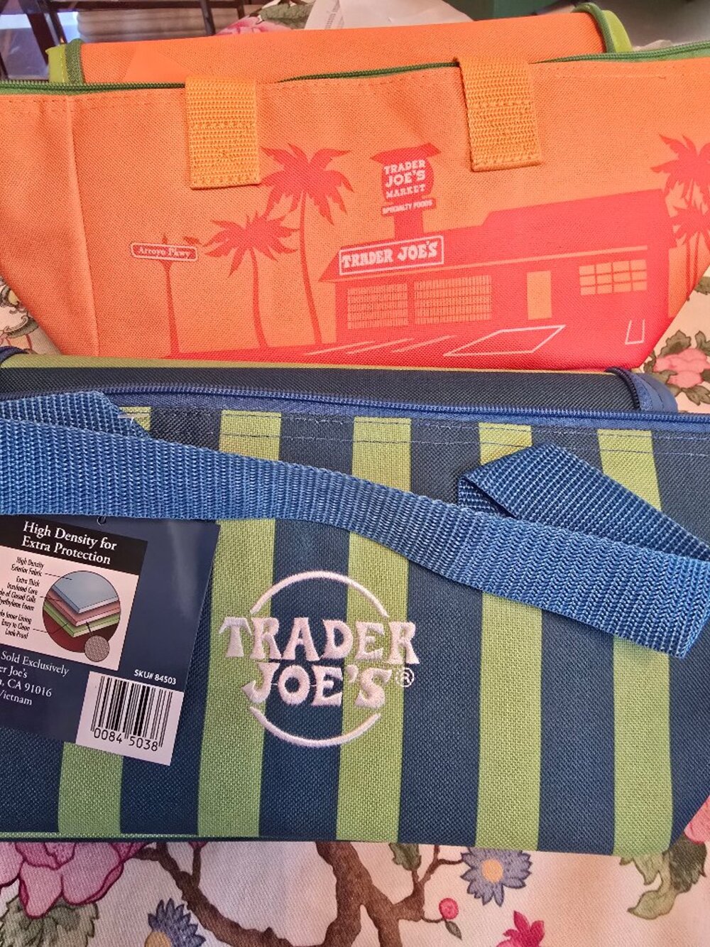Trader Joe's 2026 NWT Insulated Bags in Fun Colors